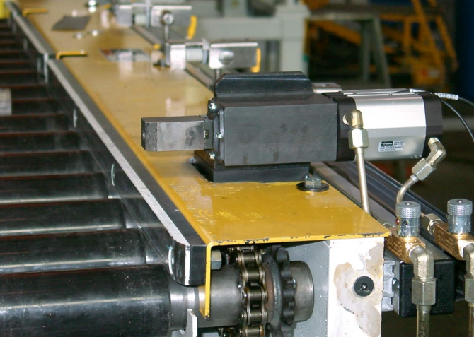 Material handling conveyor